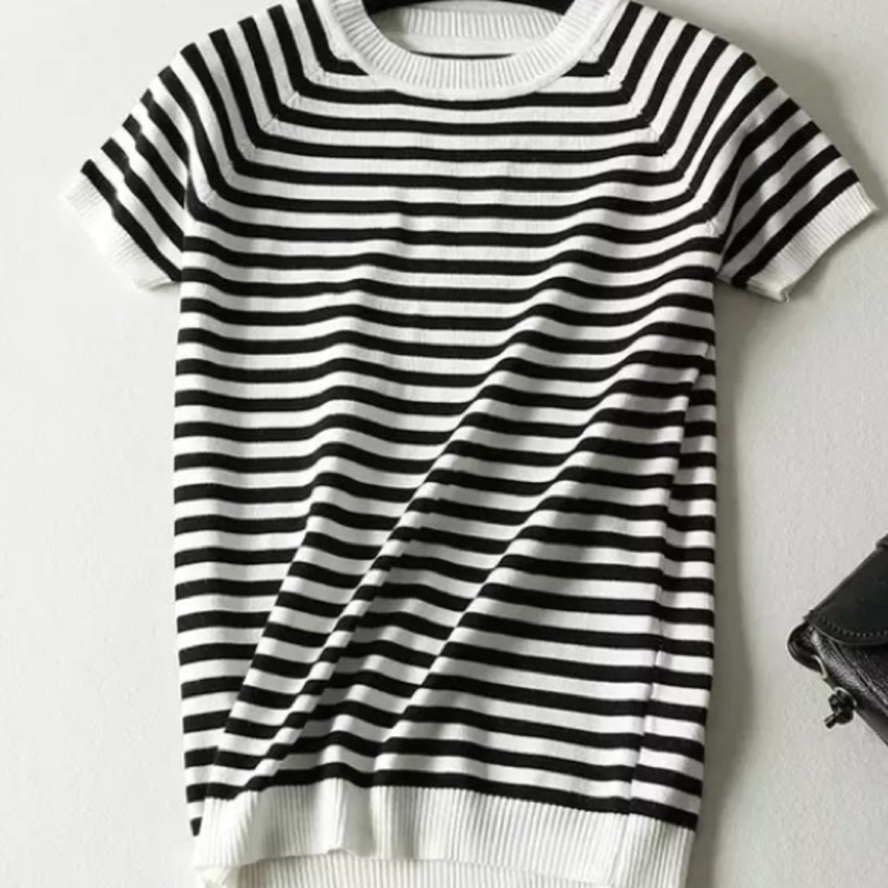 ⭐️🎉3 for $30 🎉 Summer Short Sleeve sweater Striped Pullover size small euc